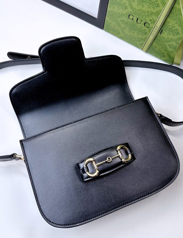 激安グッチバッグコピー着用イメージ